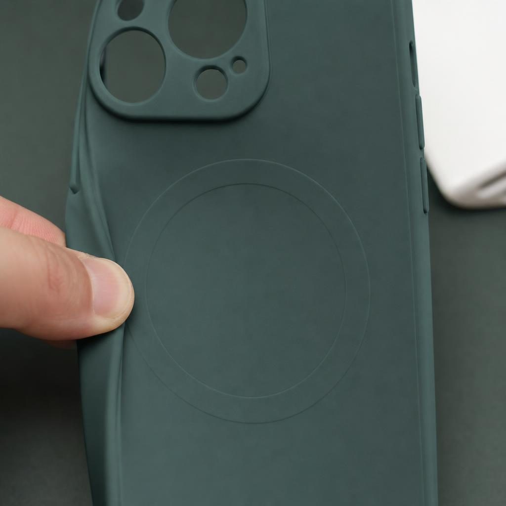 Husă iPhone 13 Pro, magnetică MagSafe, silicon, cu decupaj pe fiecare cameră, verde mat