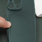 Husă iPhone 13 Pro, magnetică MagSafe, silicon, cu decupaj pe fiecare cameră, verde mat