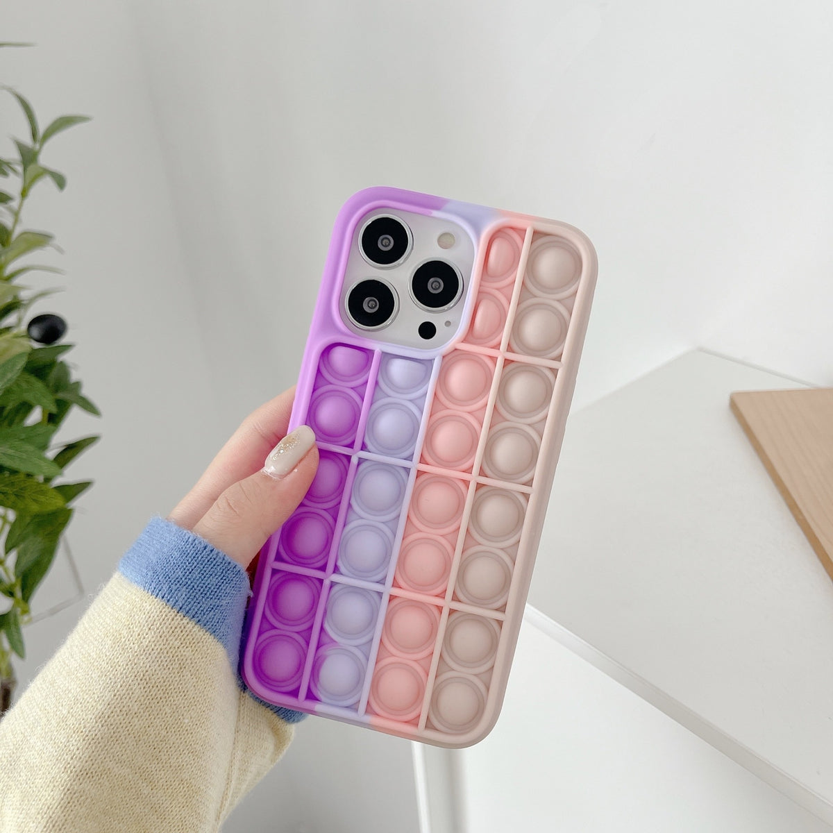 Husă iPhone 13 Pro Max, cu bule anti-stres, multicolor