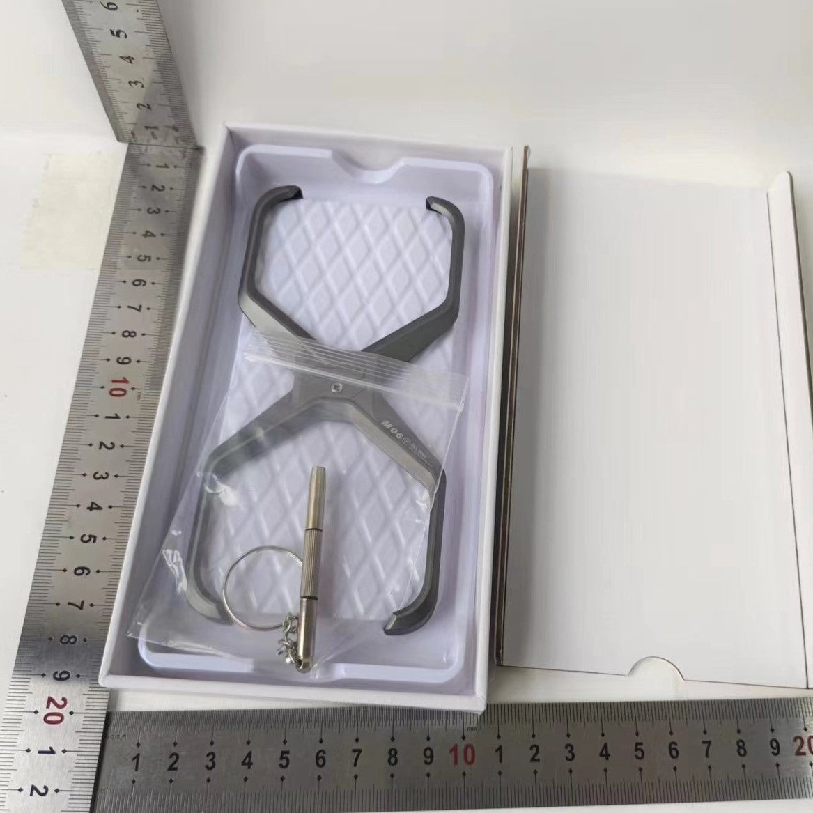 Husă iPhone 15, din aluminiu, cu ramă în X, gri