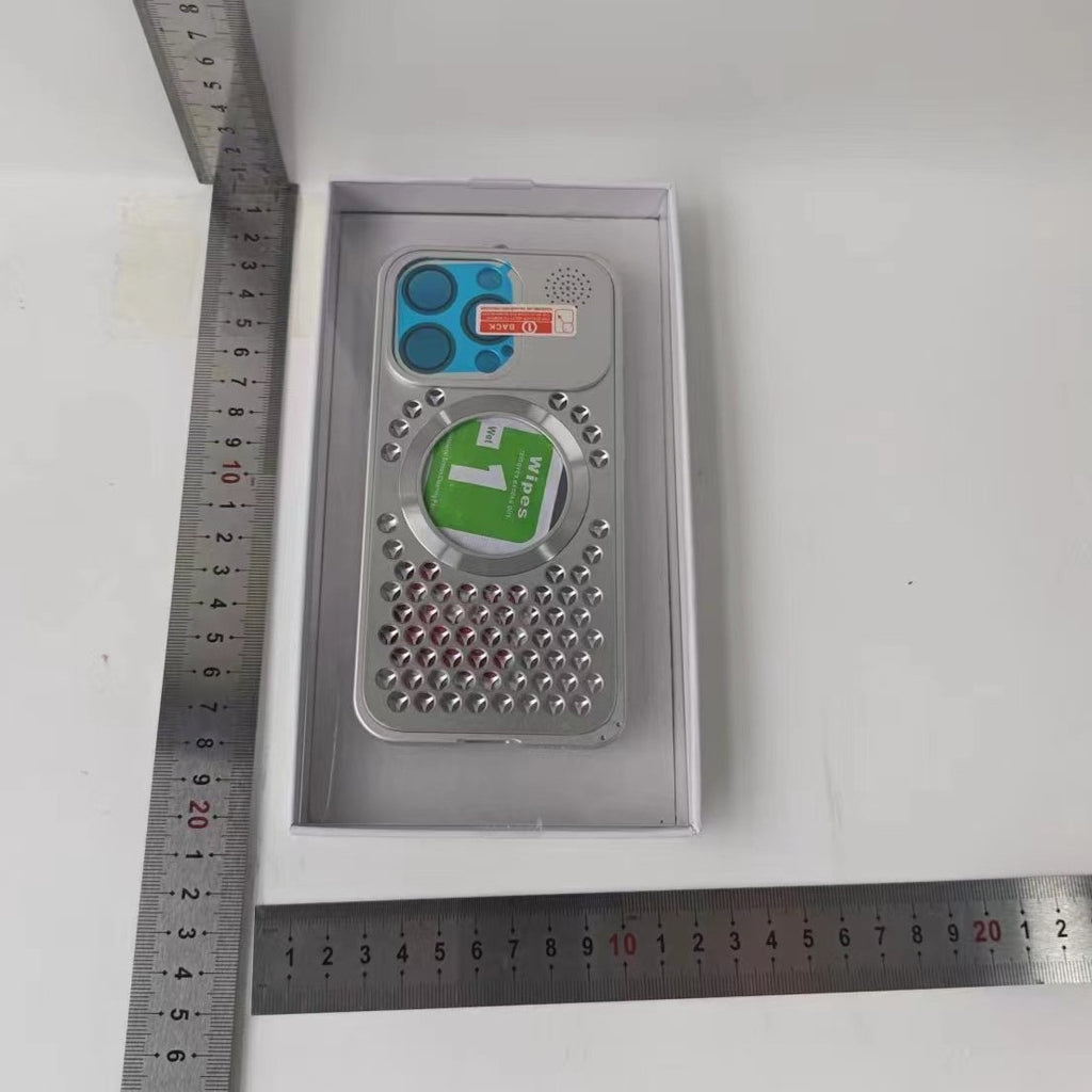 Husă iPhone 15 Pro, magnetică MagSafe, din aluminiu perforat, argintiu