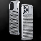 Husă iPhone 15 Pro Max, din aluminiu, perforată, argintiu
