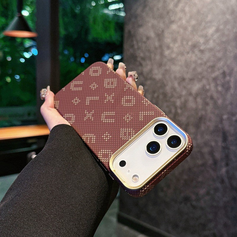 Husă iPhone 16 Pro, magnetică MagSafe, fibră de carbon, maro