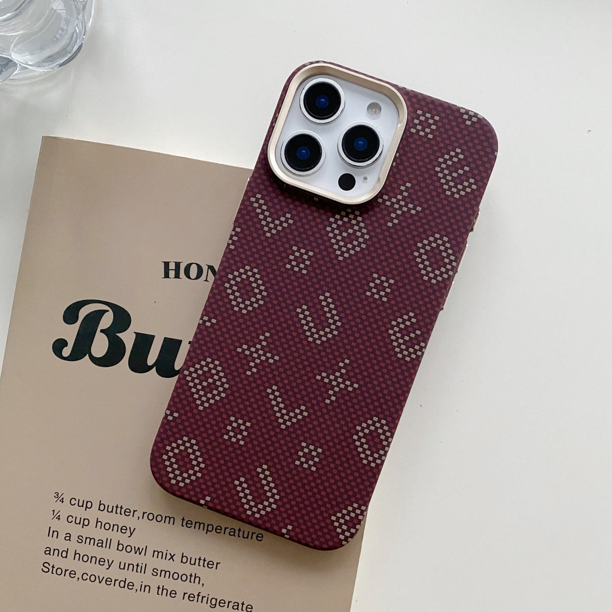Husă iPhone 16 Pro Max, magnetică MagSafe, fibră de carbon, maro