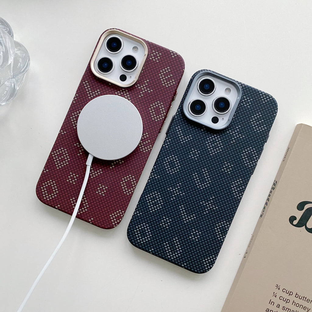 Husă iPhone 16 Pro Max, magnetică MagSafe, fibră de carbon, maro