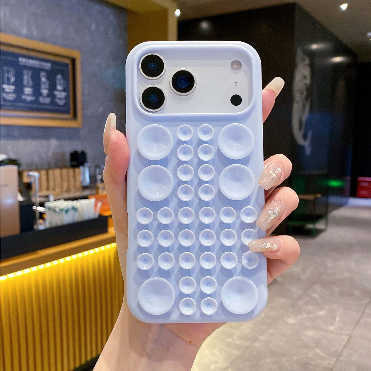 Husă iPhone 17, din silicon, cu ventuze, alb