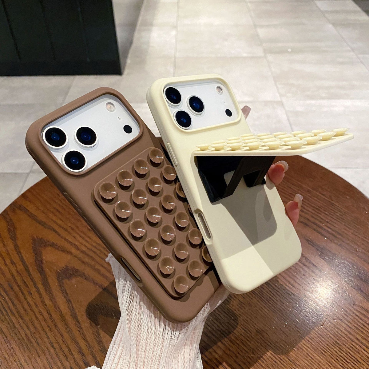 Husă iPhone 17 Pro Max, din silicon, cu ventuze, galben